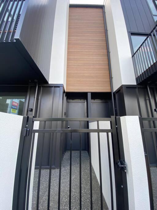 Modern Central Living Christchurch Exterior photo
